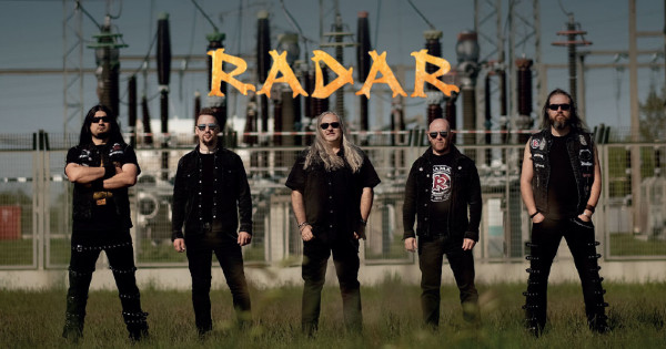 ’Kétszer élni’ címmel jelent meg a Radar új albuma